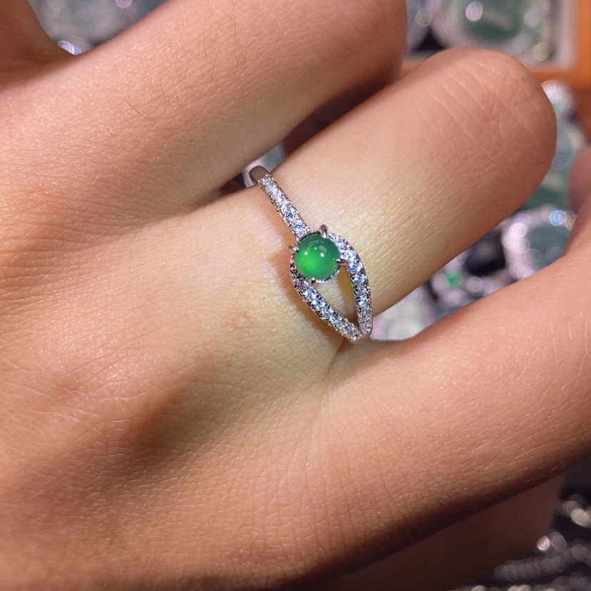 【闪购商品】翡翠未镶嵌颈饰