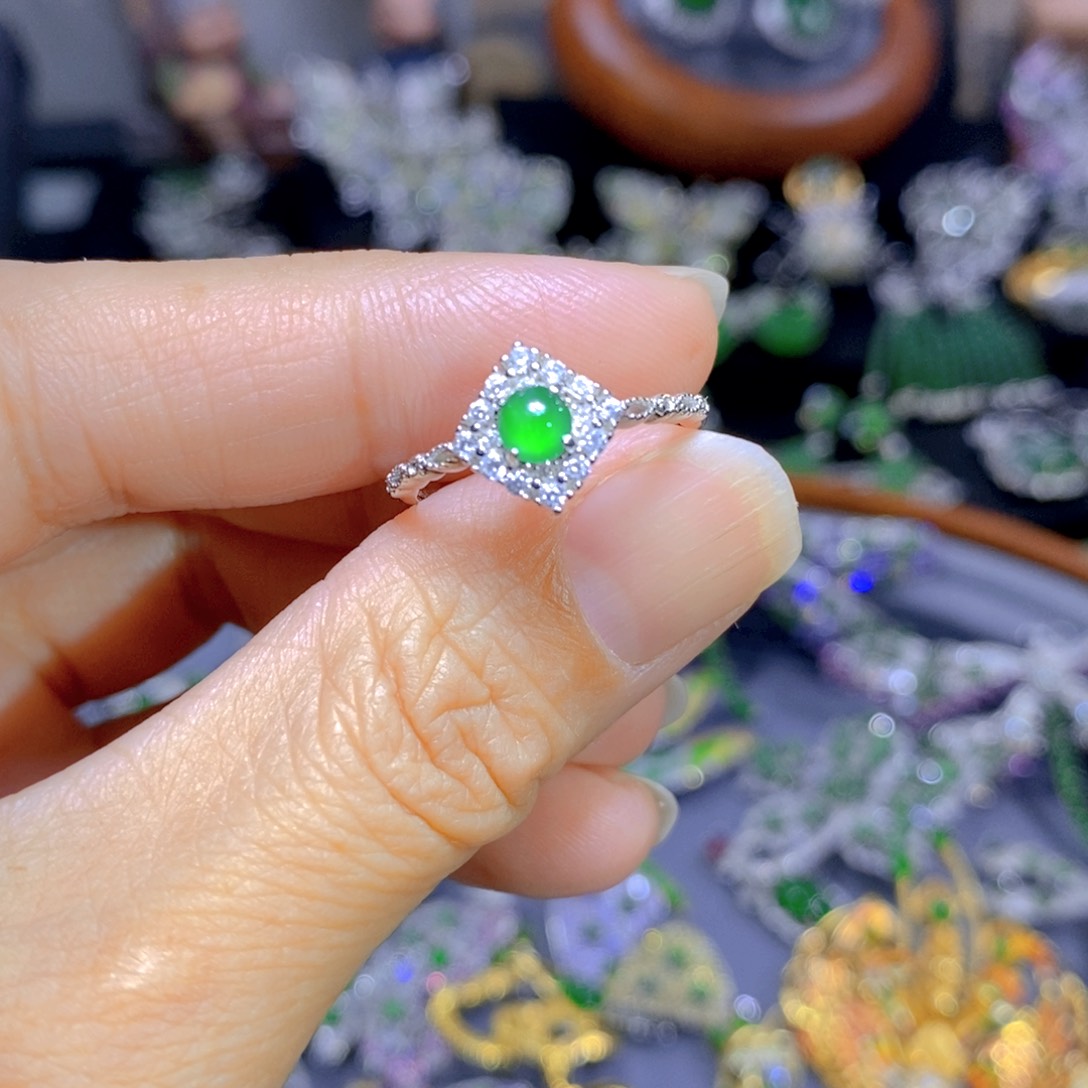 翡翠颈饰银S925镶嵌天然翡翠