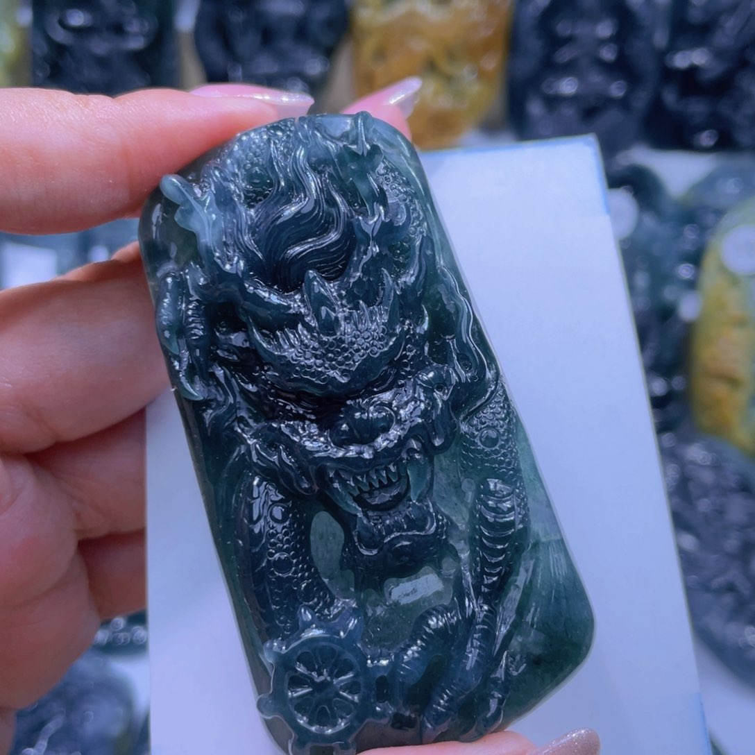 翡翠颈饰未镶嵌这***怪