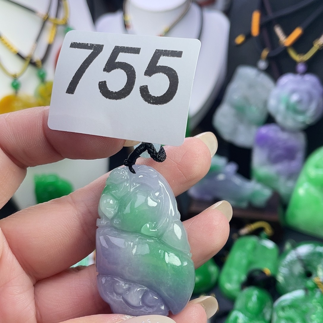 翡翠未镶嵌吊坠(赠链)