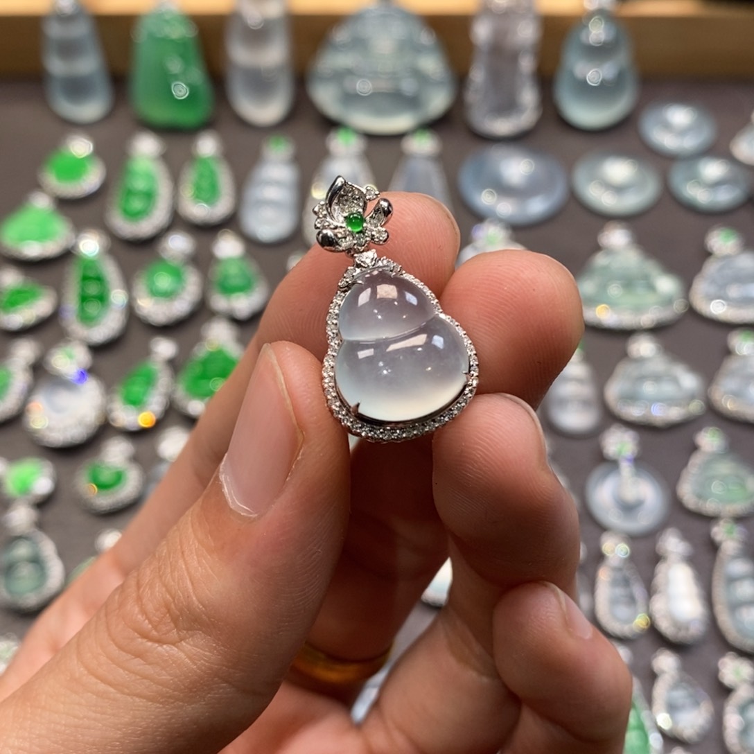 翡翠吊坠(不含链)18K金镶嵌葫芦