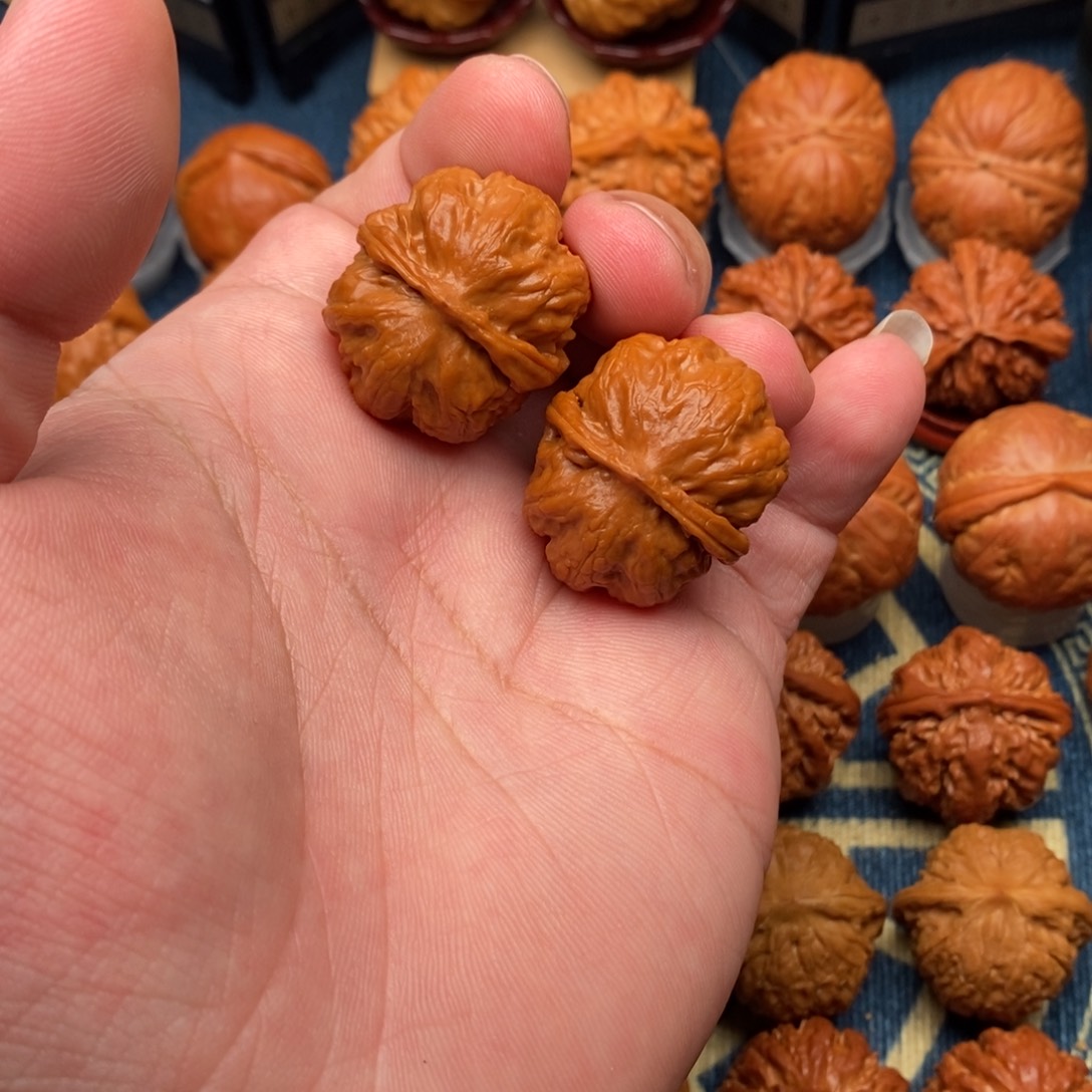 刘***.把件文玩核桃玉石粗筋