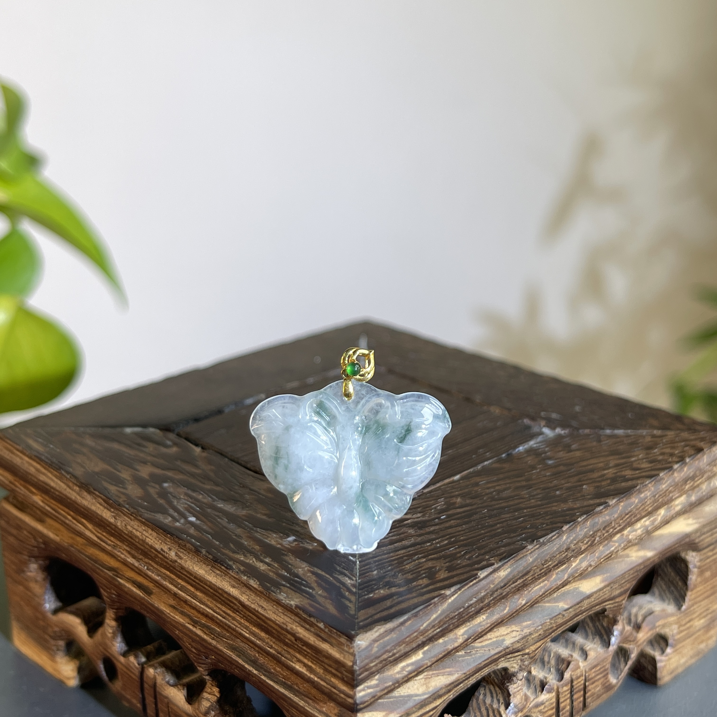 JTB26-04 天然缅甸A货翡翠 18K金扣蝴蝶