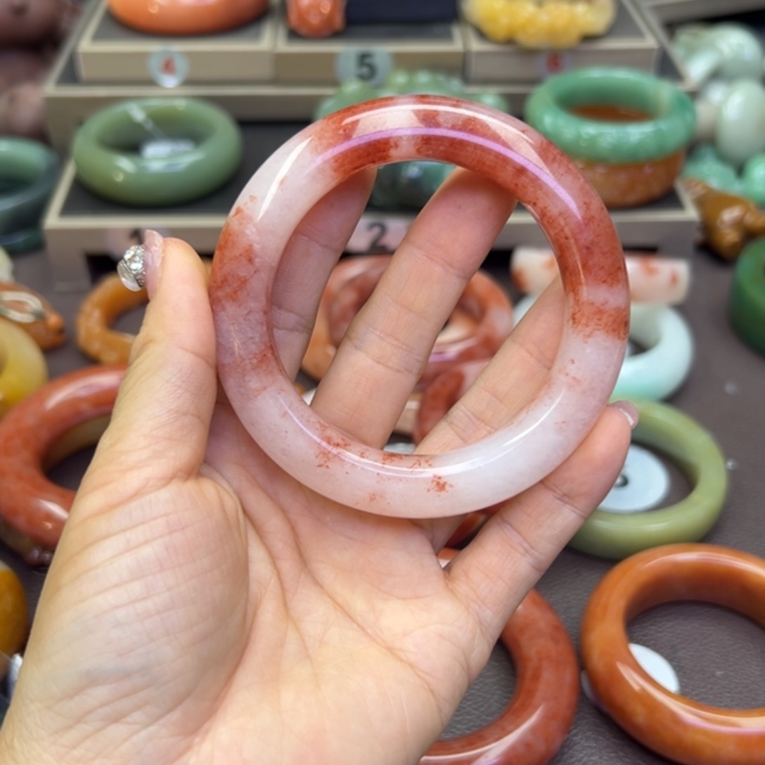 未镶嵌手镯石英岩玉庄*?