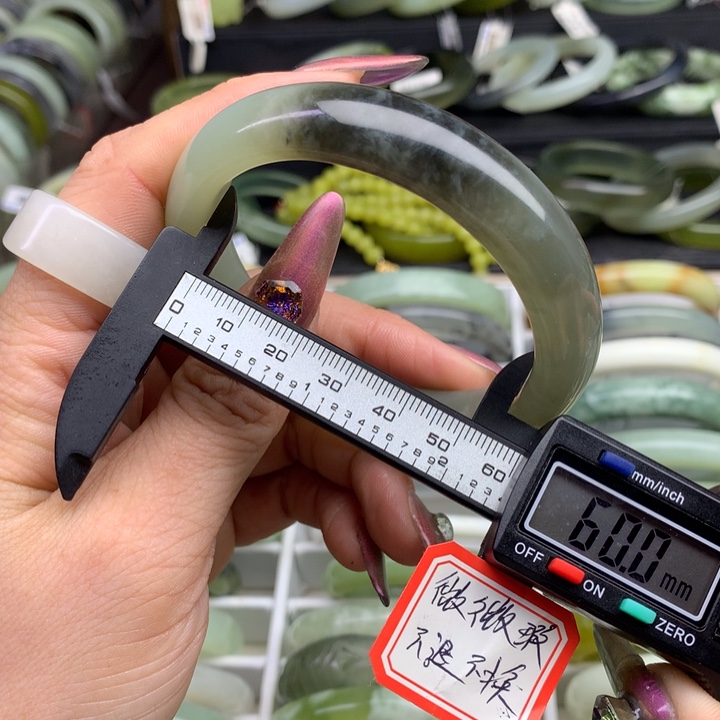 蛇纹石玉手镯未镶嵌712