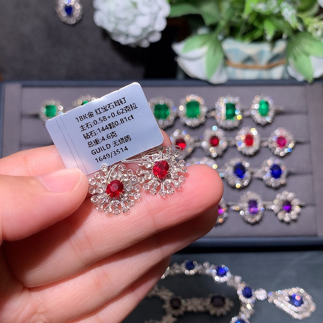 耳钉18K金镶嵌红宝石