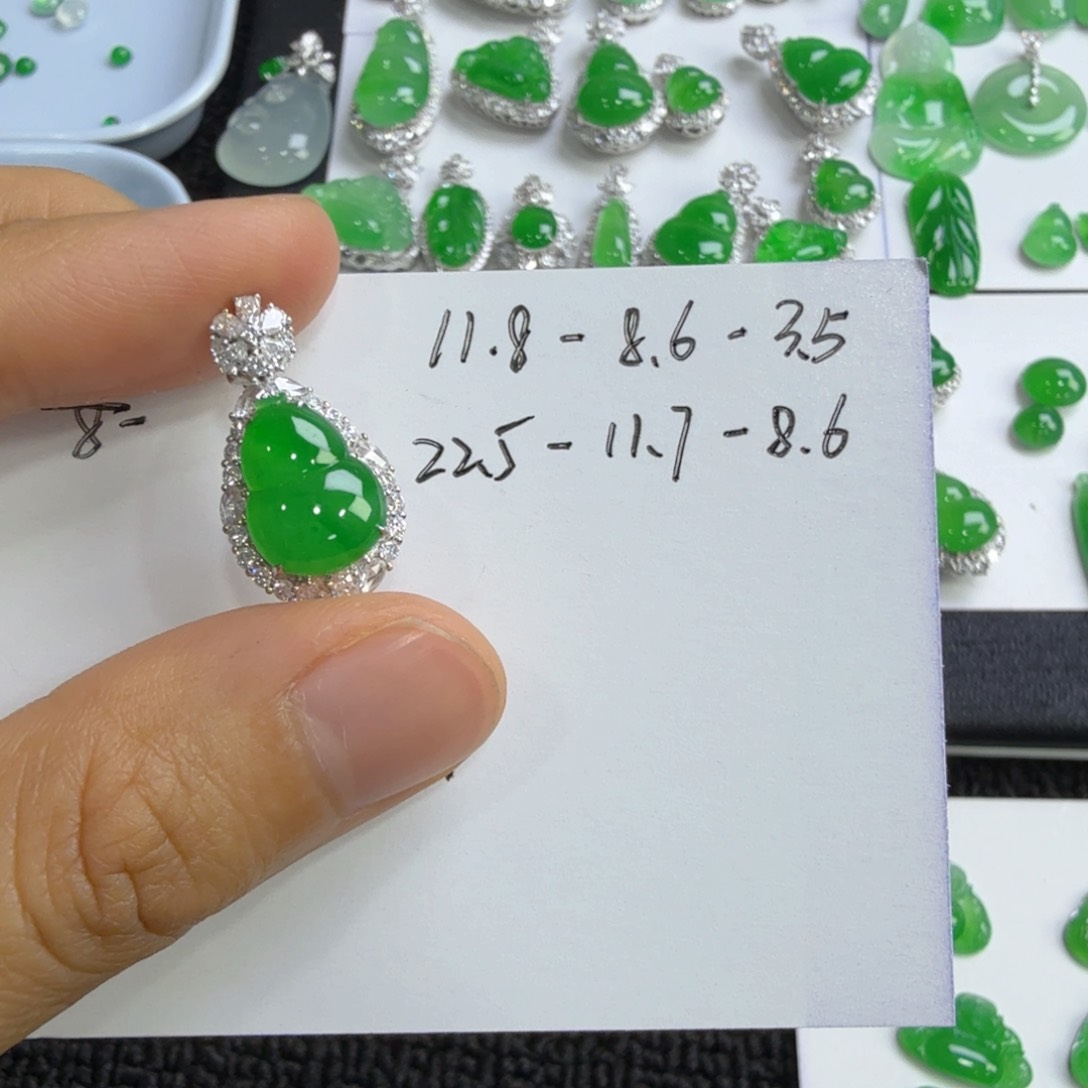 吊坠(不含链)18K金镶嵌翡翠娟*兔葫芦