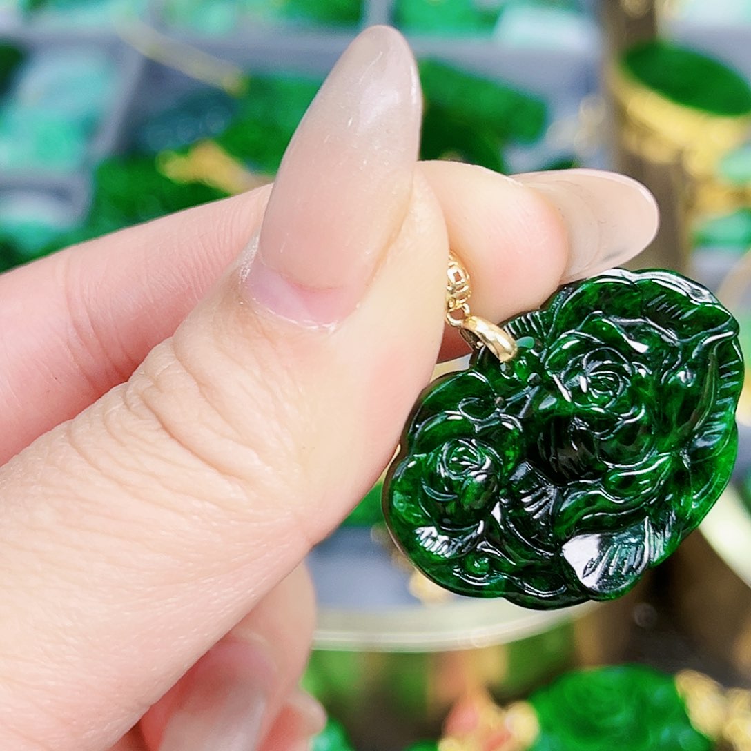 翡翠颈饰18K金镶嵌吊坠