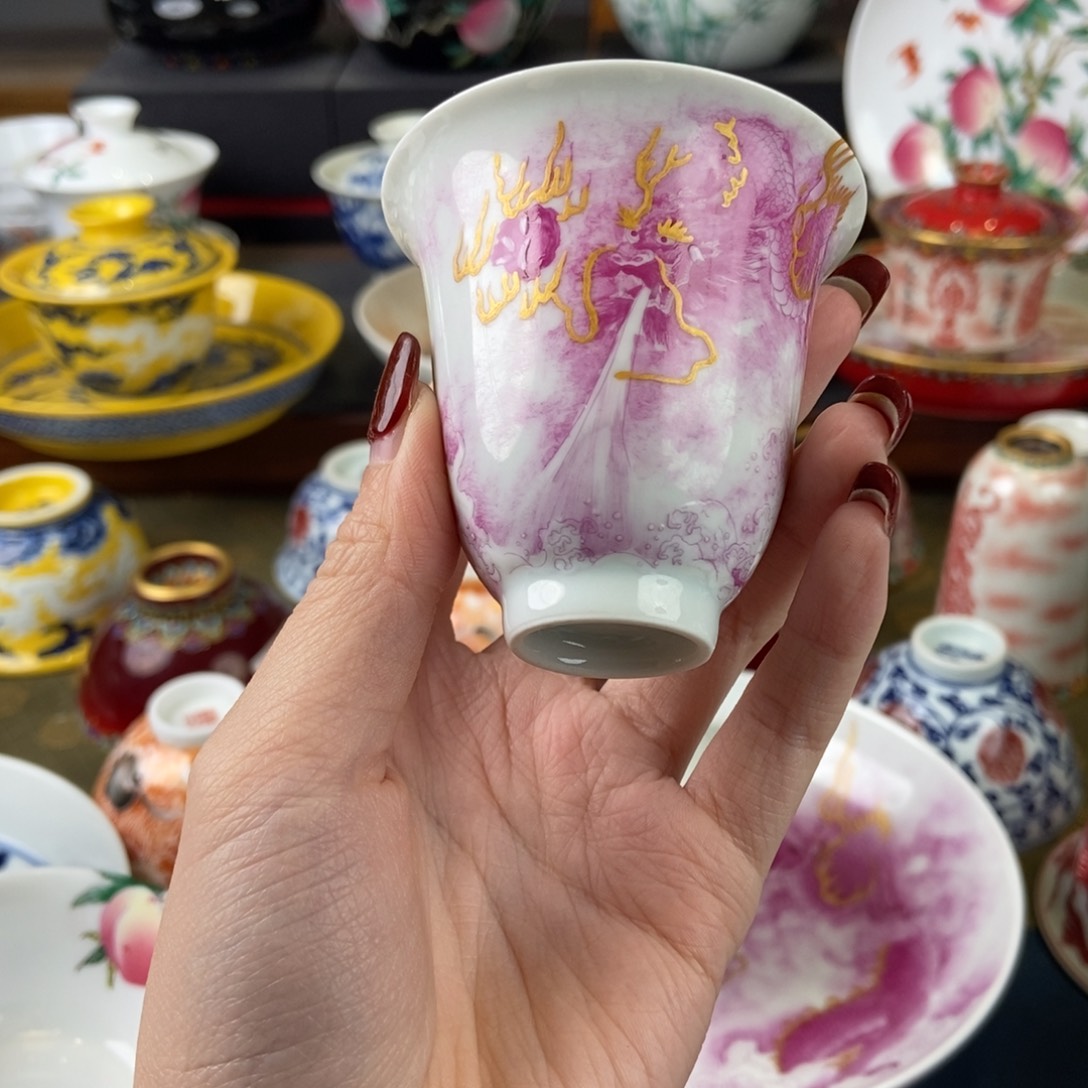 陶瓷艺术家的作品是一个