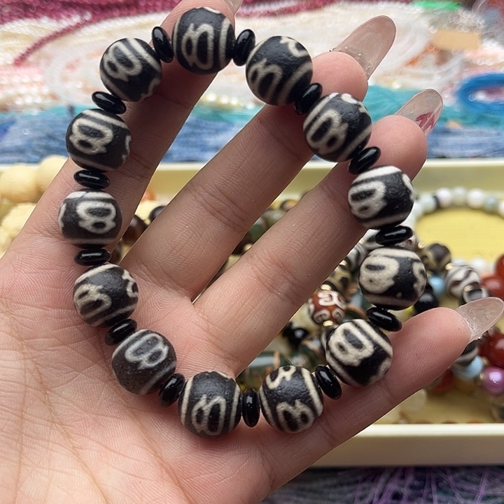 玛瑙/玉髓珠宝半成品未镶嵌13.5mm左右天 珠手串