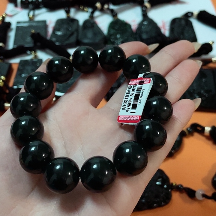 翡翠颈饰未镶嵌参**柒