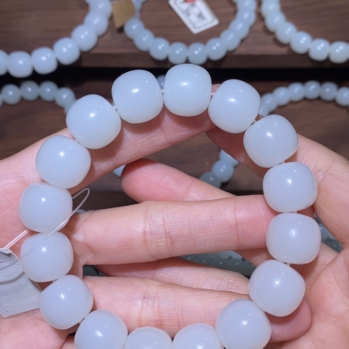 用***9和田玉（青玉）未镶嵌手链