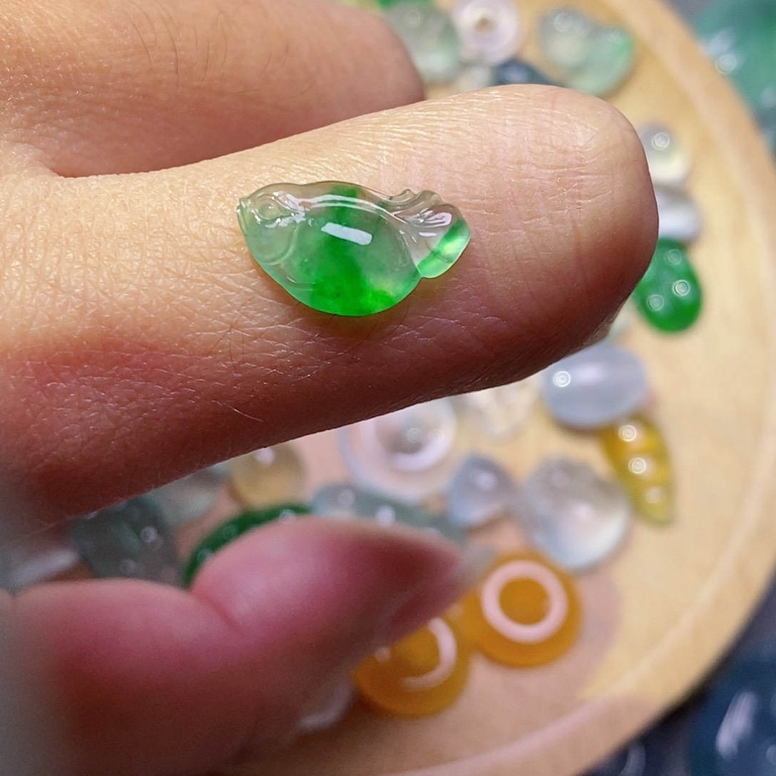 翡翠颈饰未镶嵌翡翠