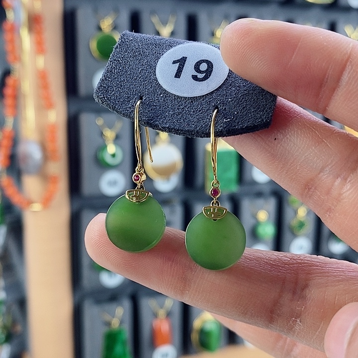 和田玉18K金镶嵌耳饰