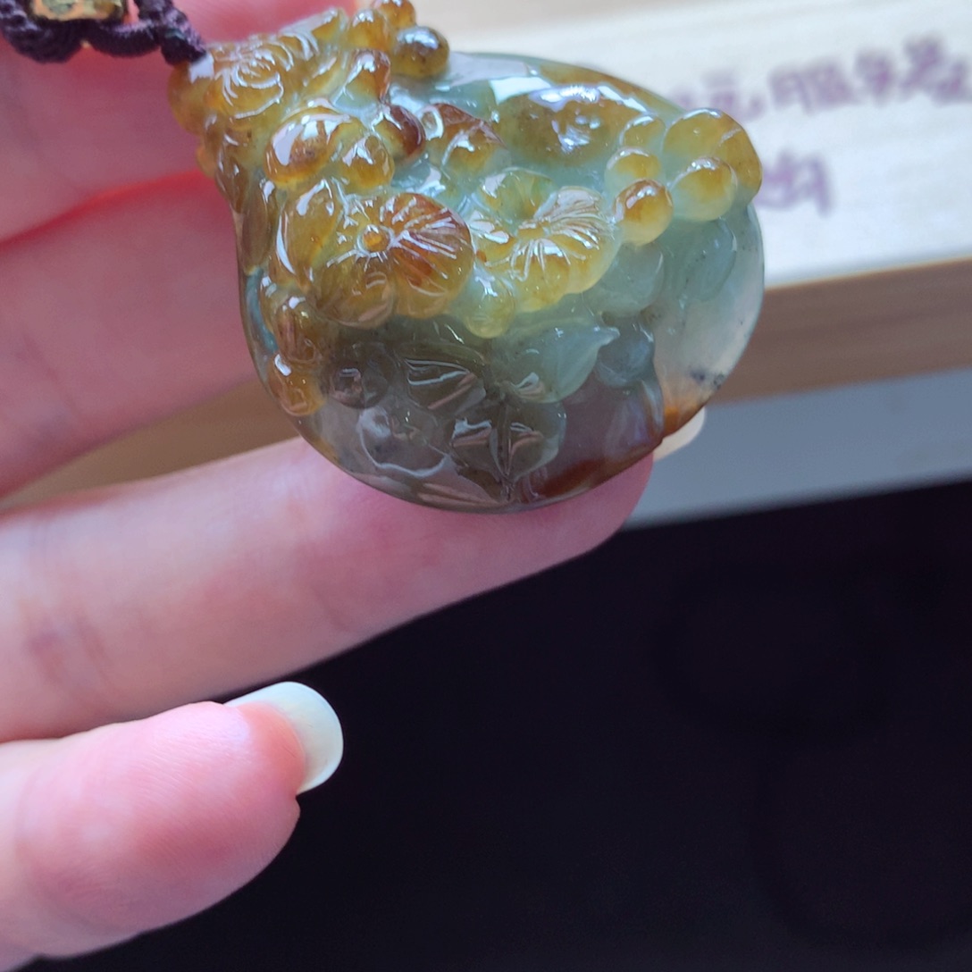 翡翠颈饰未镶嵌吊坠