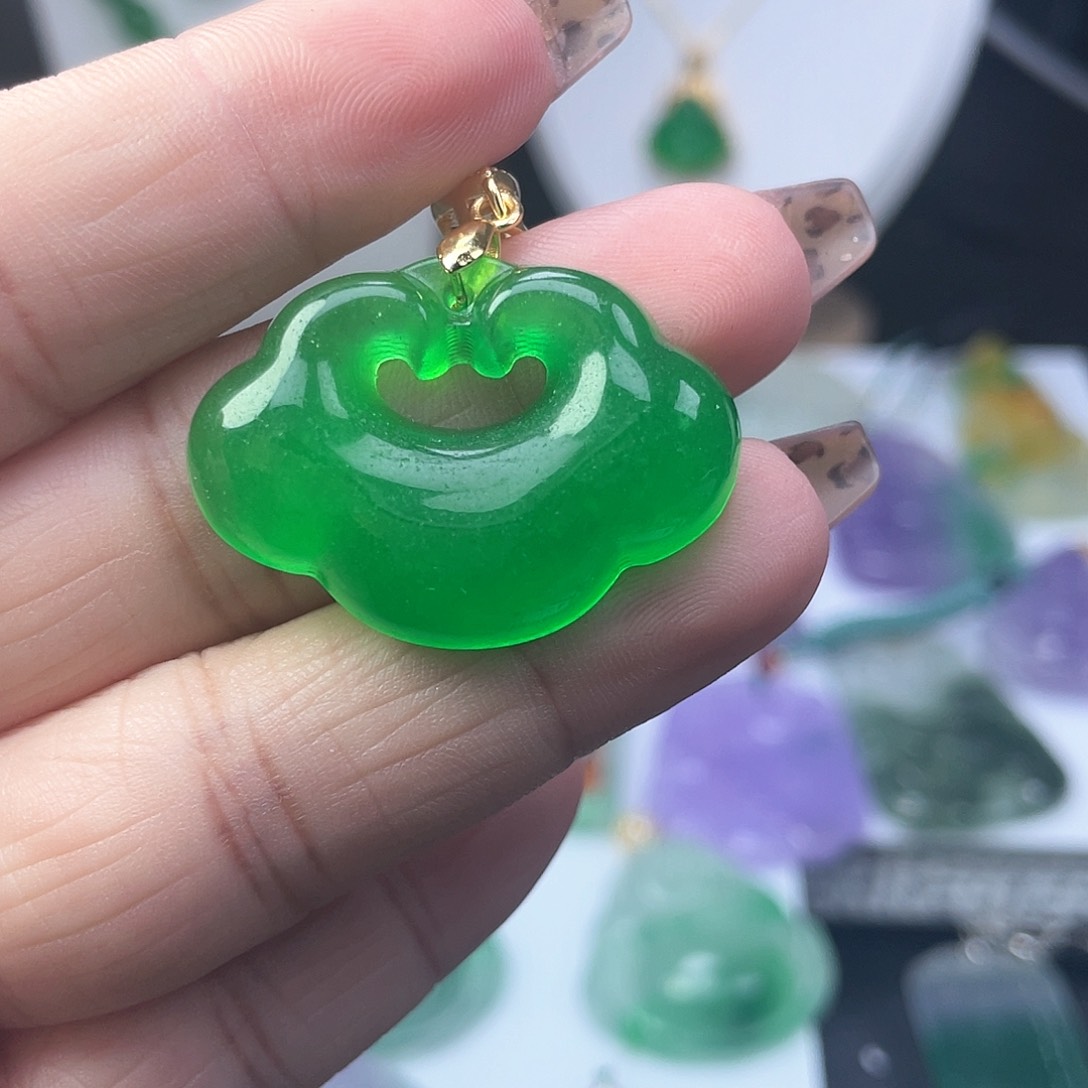 翡翠吊坠(赠链)未镶嵌