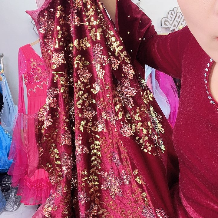 交谊舞的舞蹈动作也很有