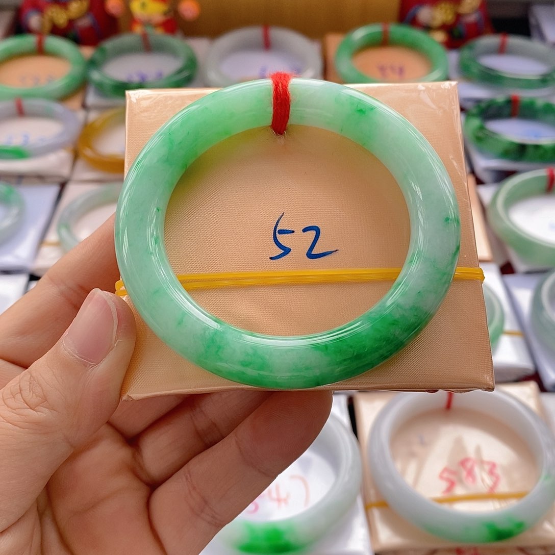 翡翠未镶嵌手镯小*洁手镯