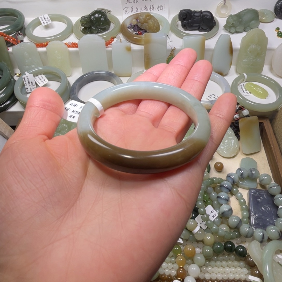 和田玉未镶嵌颈饰52圈口