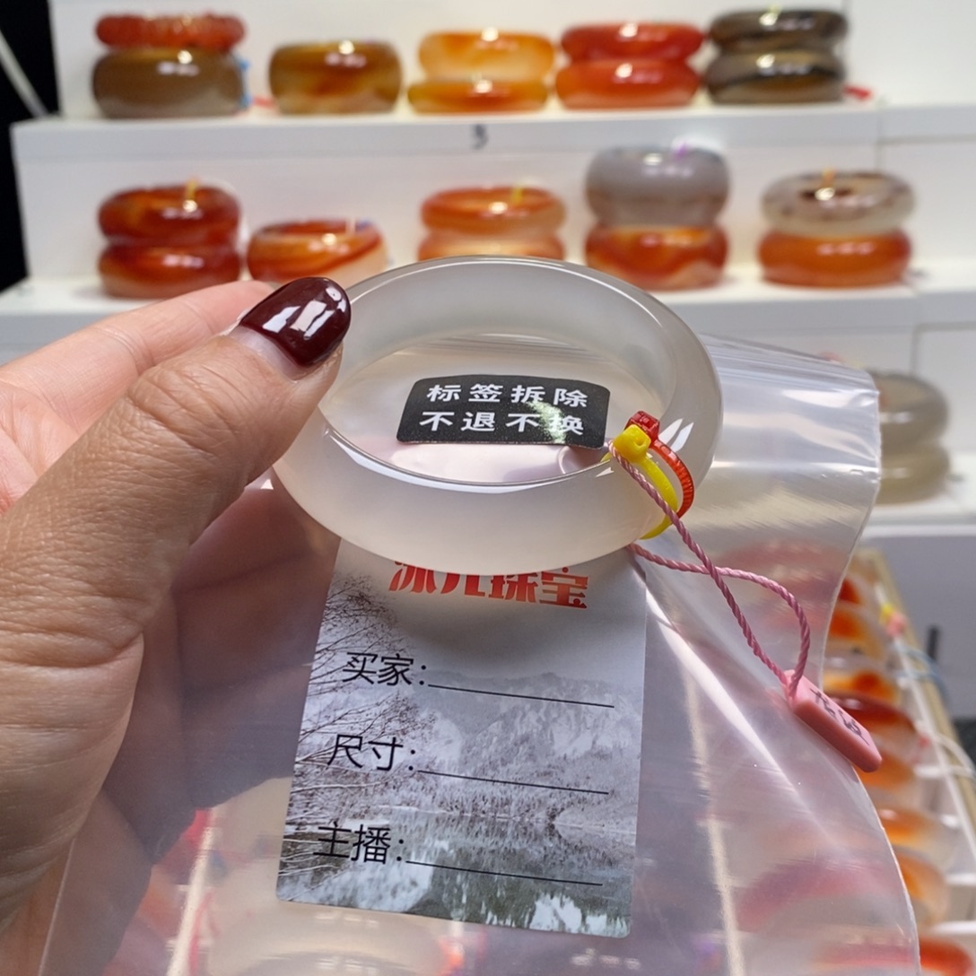 喜***春玛瑙/玉髓未镶嵌手镯天然纹雾