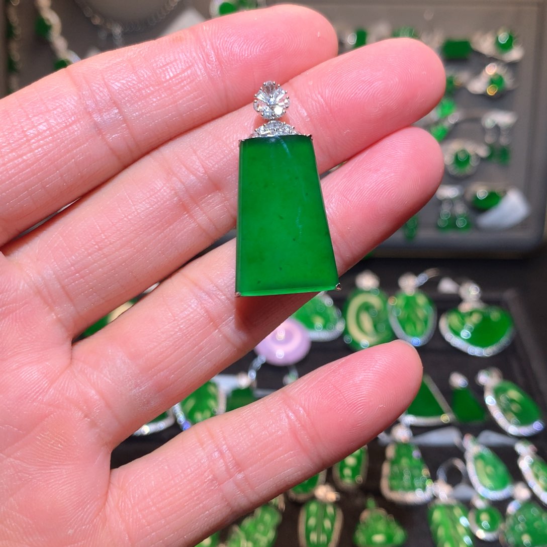 翡翠吊坠(不含链)18K金镶嵌天然翡翠