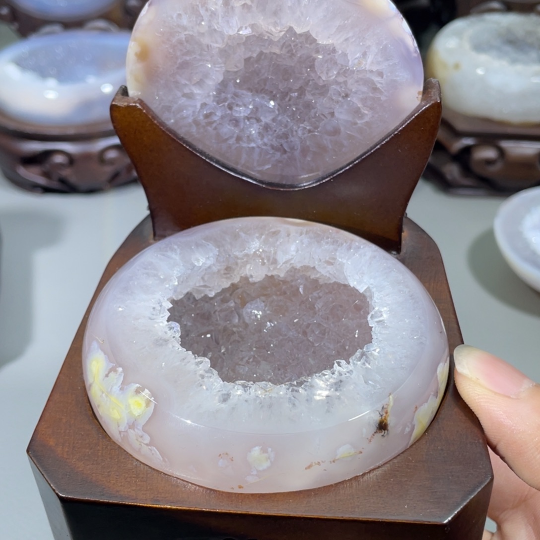 大型摆件（非配饰）未镶嵌水晶聚宝盆