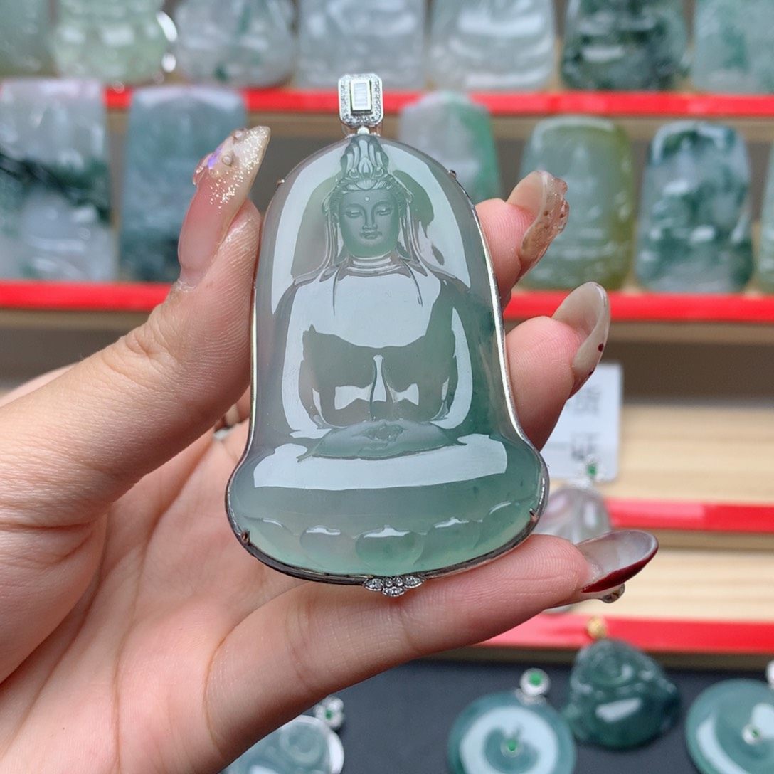 翡翠颈饰18K金镶嵌腾**际观音