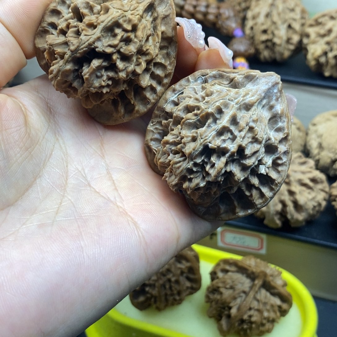 桃核把件秦岭薄楞官帽45