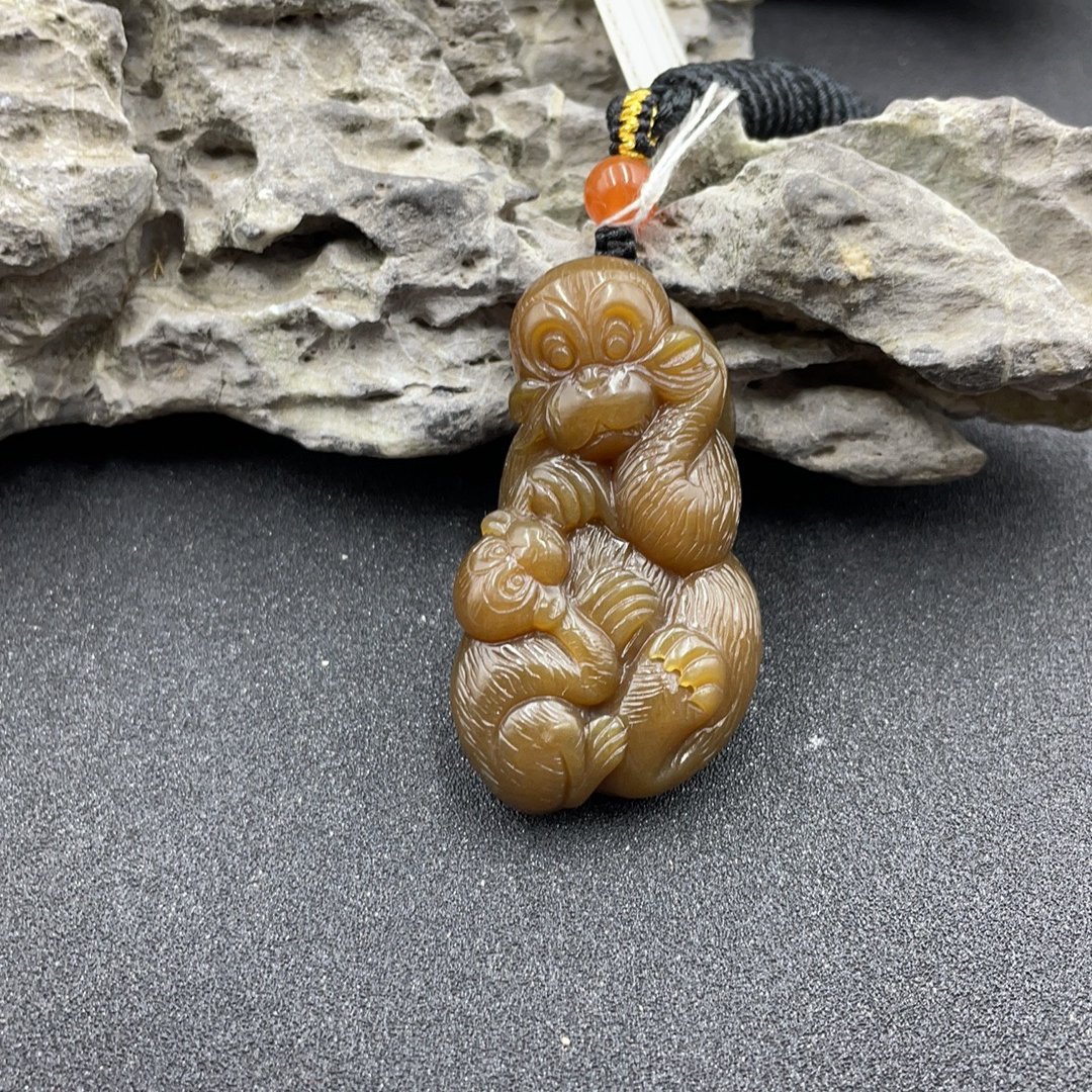 BY0211FHLZ228 和田玉猴挂件
