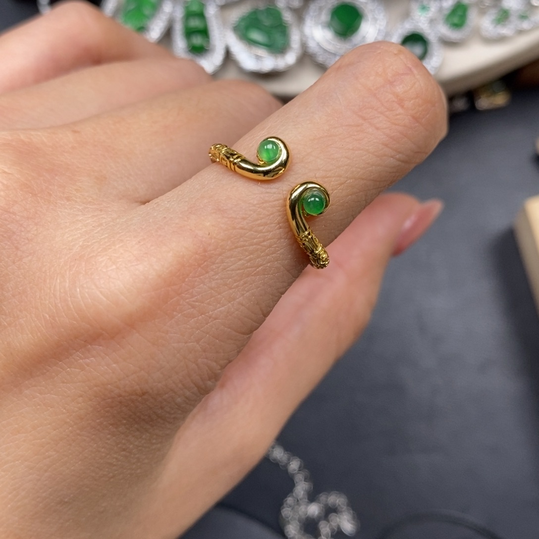 翡翠颈饰未镶嵌翡翠