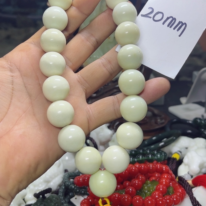 蛇纹石玉手持未镶嵌