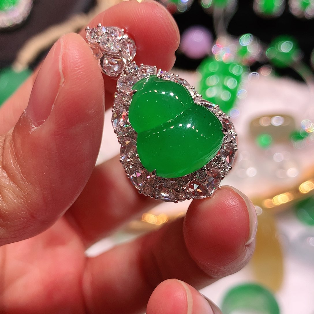 颈饰18K金镶嵌翡翠缅甸翡翠葫芦
