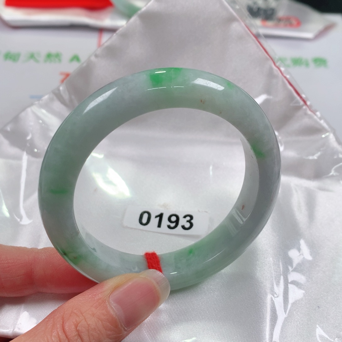 翡翠未镶嵌手镯  编号0193 正圈53 