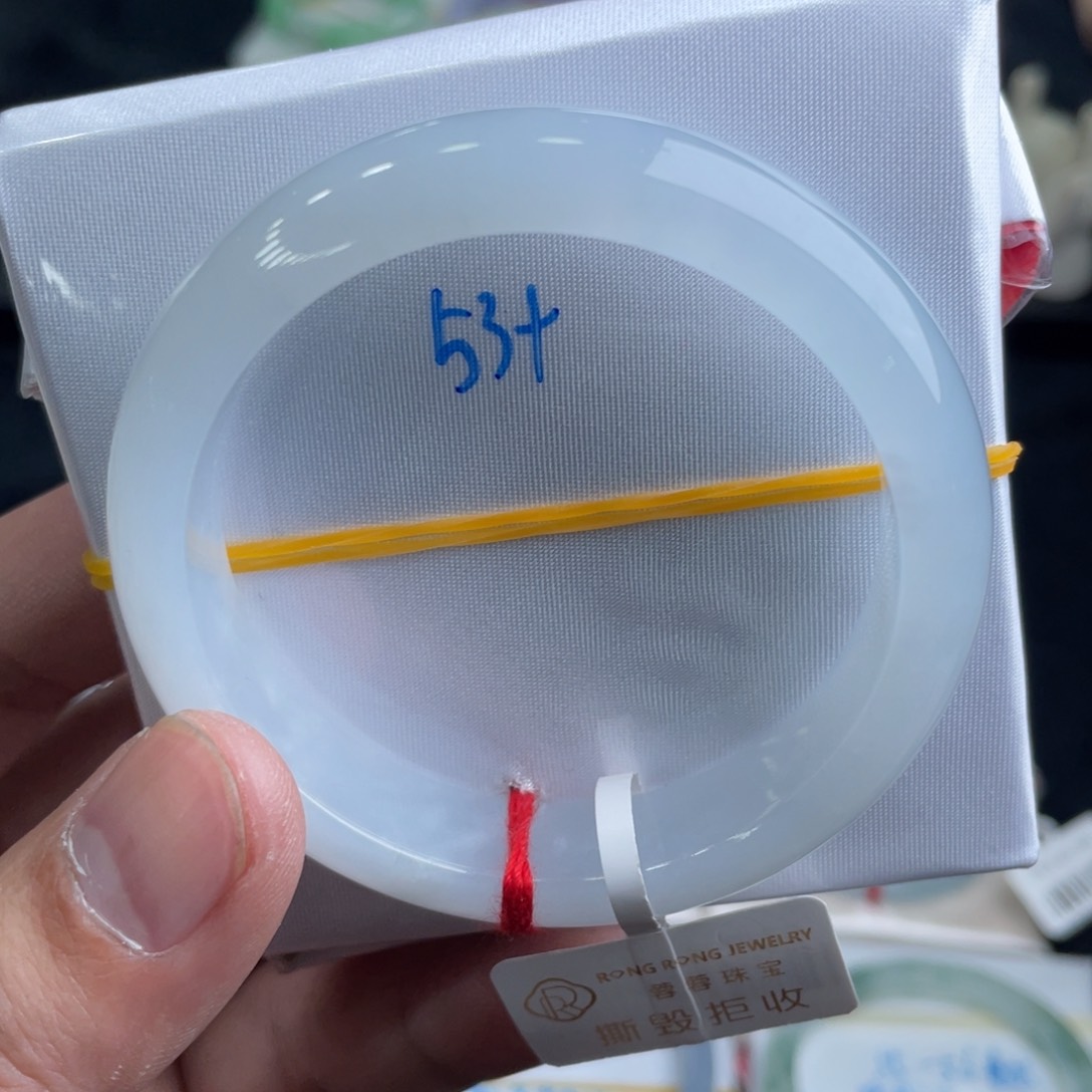 翡翠手镯未镶嵌翡翠手镯