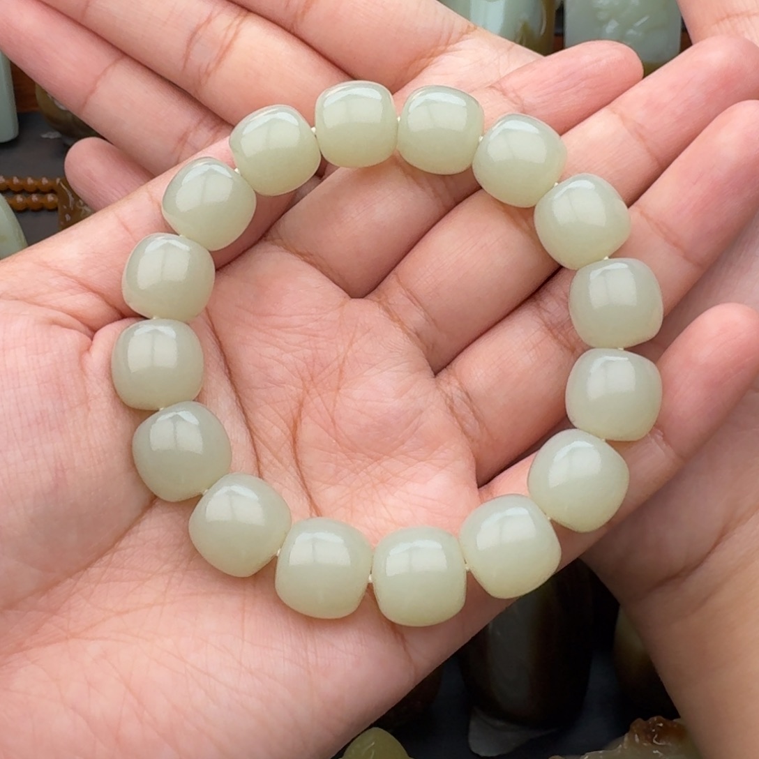 天***爹和田玉未镶嵌手串