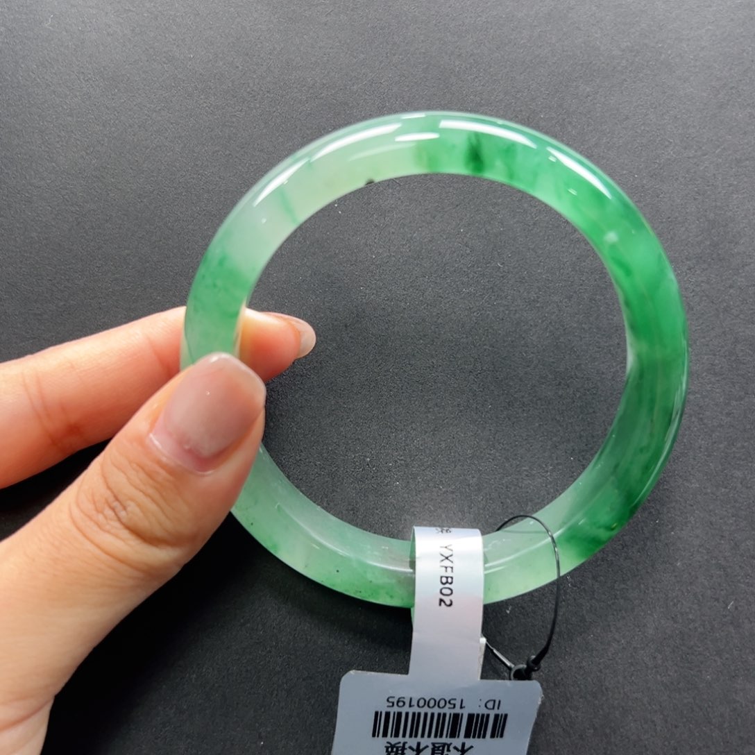 石英质玉未镶嵌手镯+周周58.5