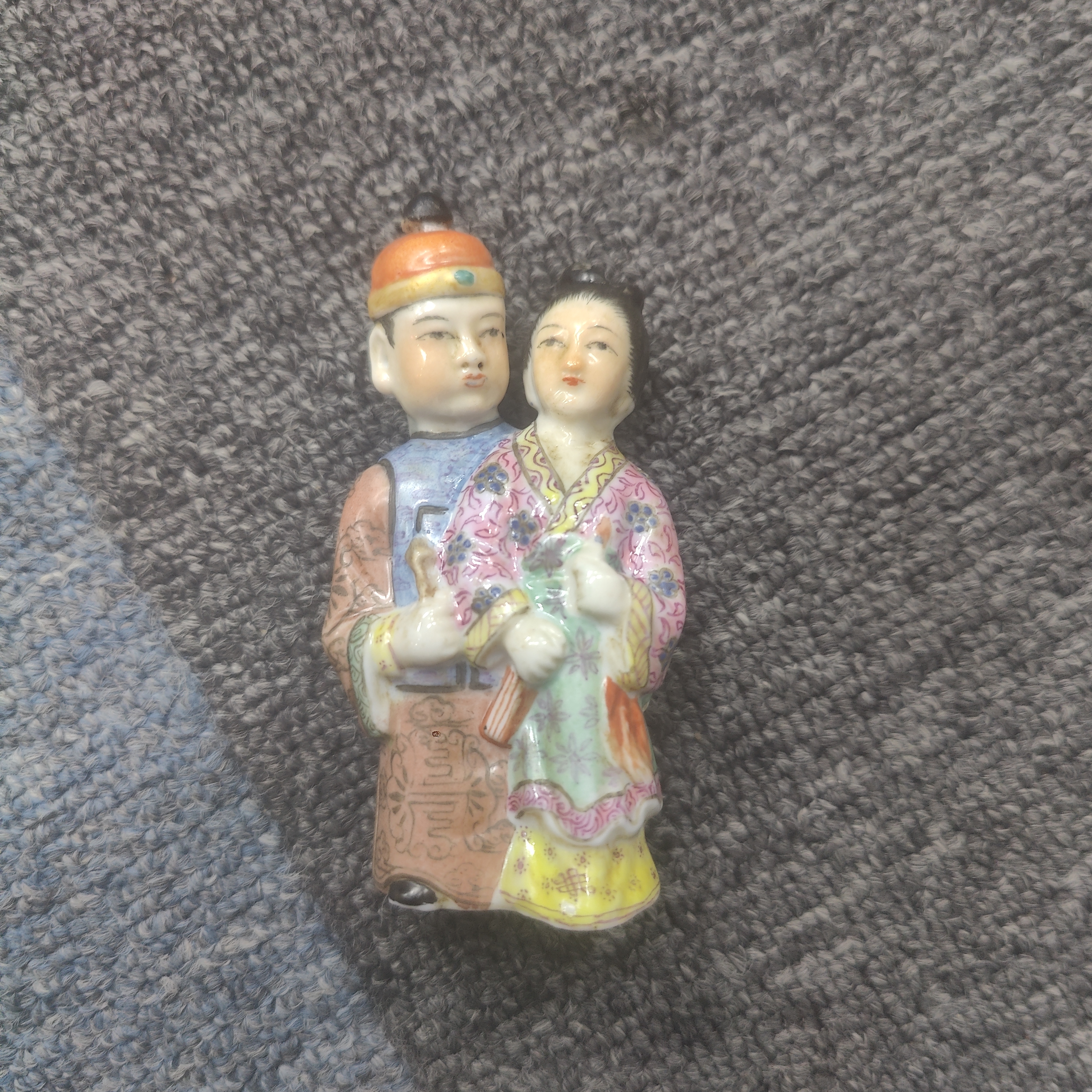 古陶瓷粉彩人物雕刻摆件