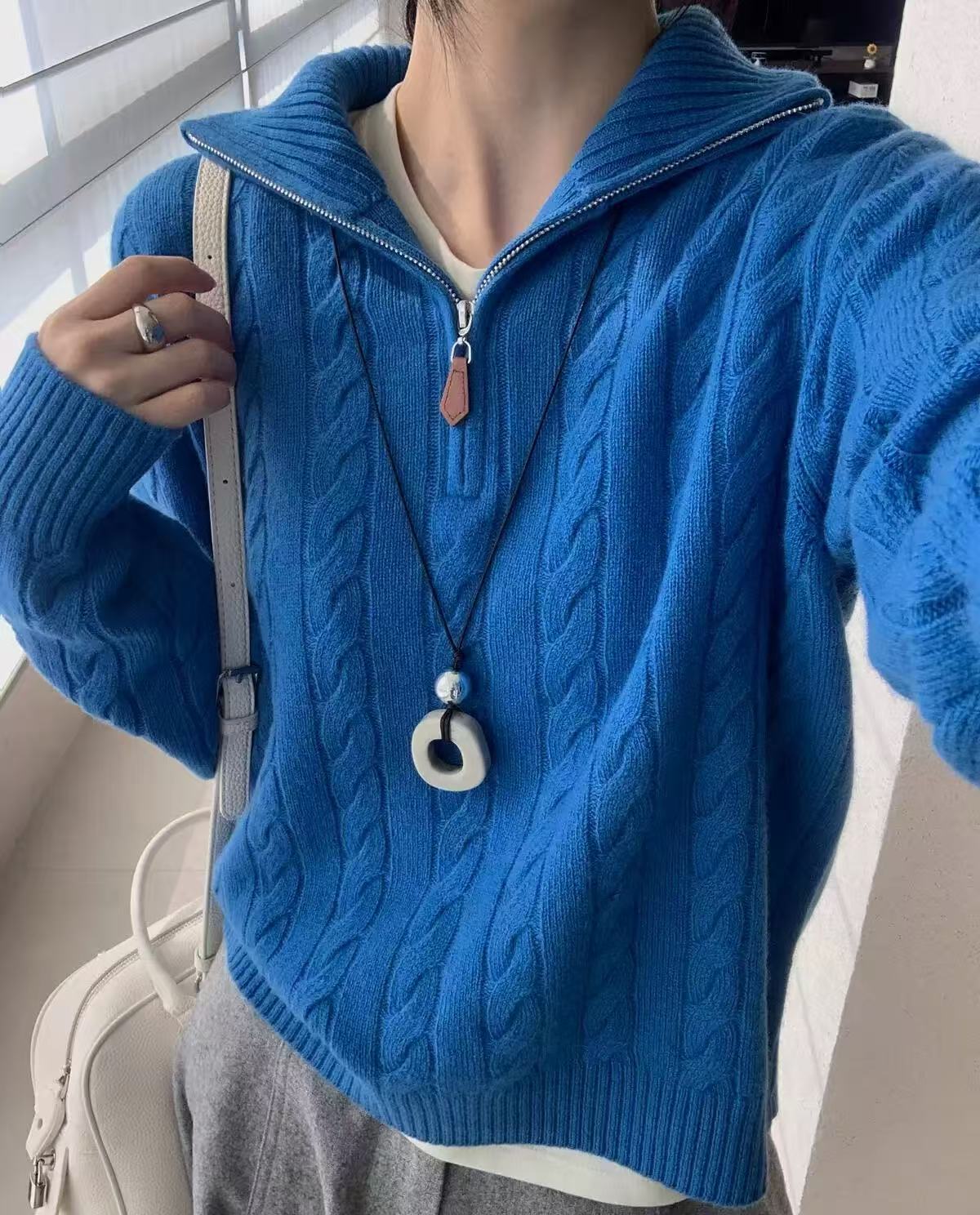 DONGLAN/超显白！克莱因蓝立领套头两穿羊毛麻花高领毛衣针织衫