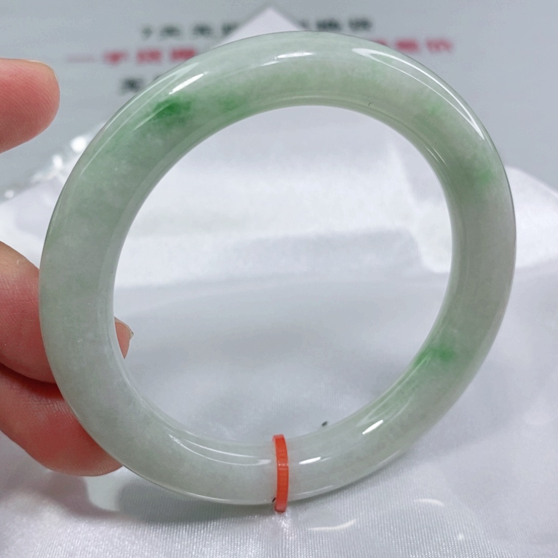 翡翠手镯未镶嵌53.5圈口圆条