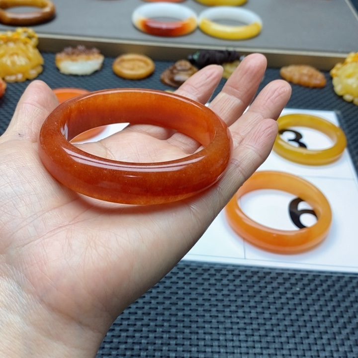 石英质玉手镯未镶嵌奶****