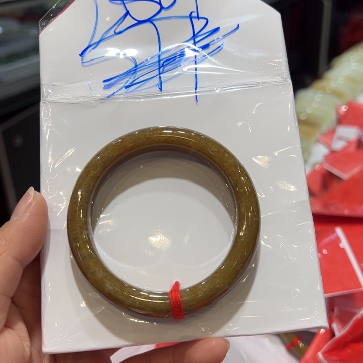 咖***尚和田玉未镶嵌手镯