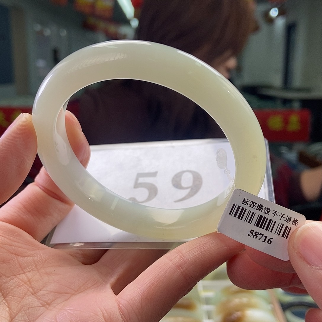 和田玉手镯未镶嵌