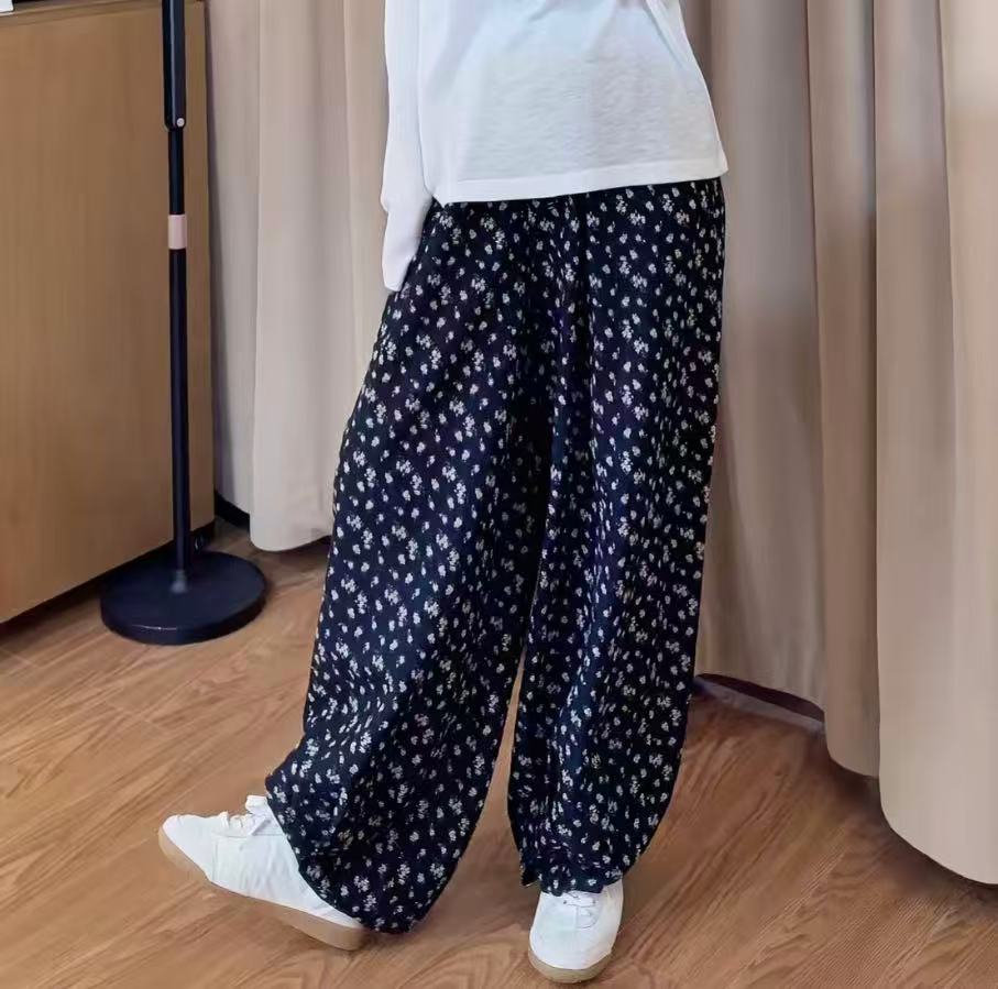85019余小鱼【碎花裤】黑色裤脚压褶设计时尚百搭宽松休闲裤女装