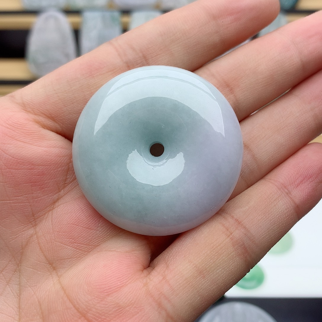 翡翠颈饰未镶嵌平安扣