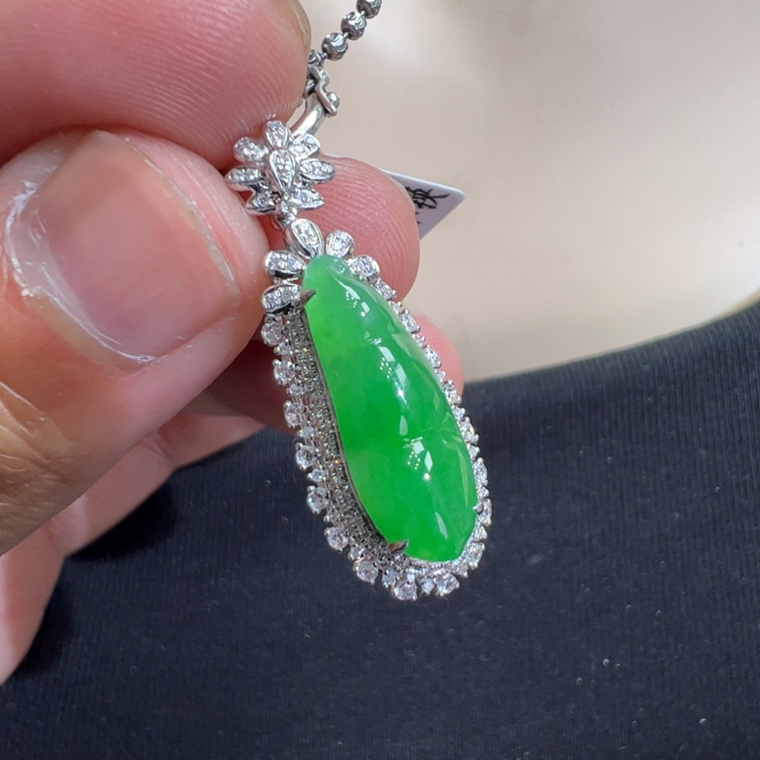 翡翠吊坠(不含链)18K金镶嵌