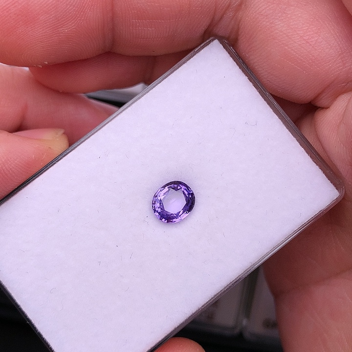 蓝宝石裸石未镶嵌石重：1.7ct