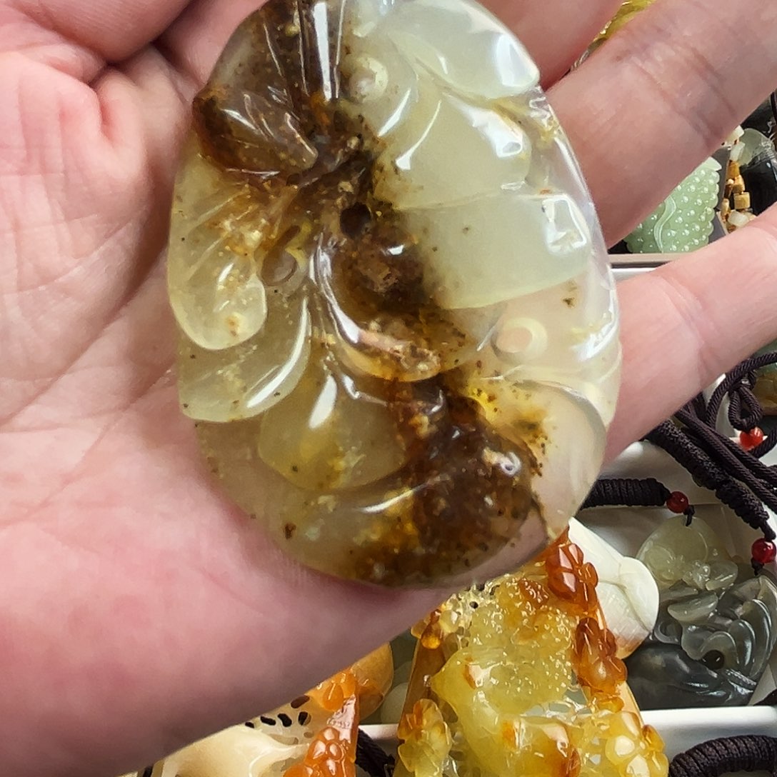 蛇纹石玉颈饰未镶嵌
