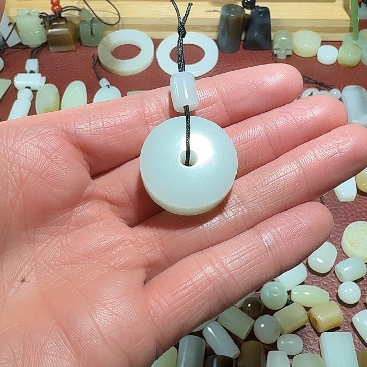 覃****和田玉未镶嵌吊坠(不含链)