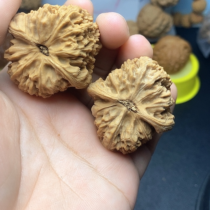 文玩核桃把件开****￥南疆石