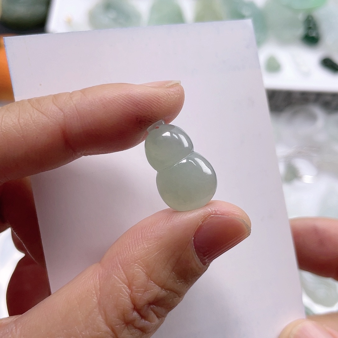 翡翠颈饰未镶嵌葫芦